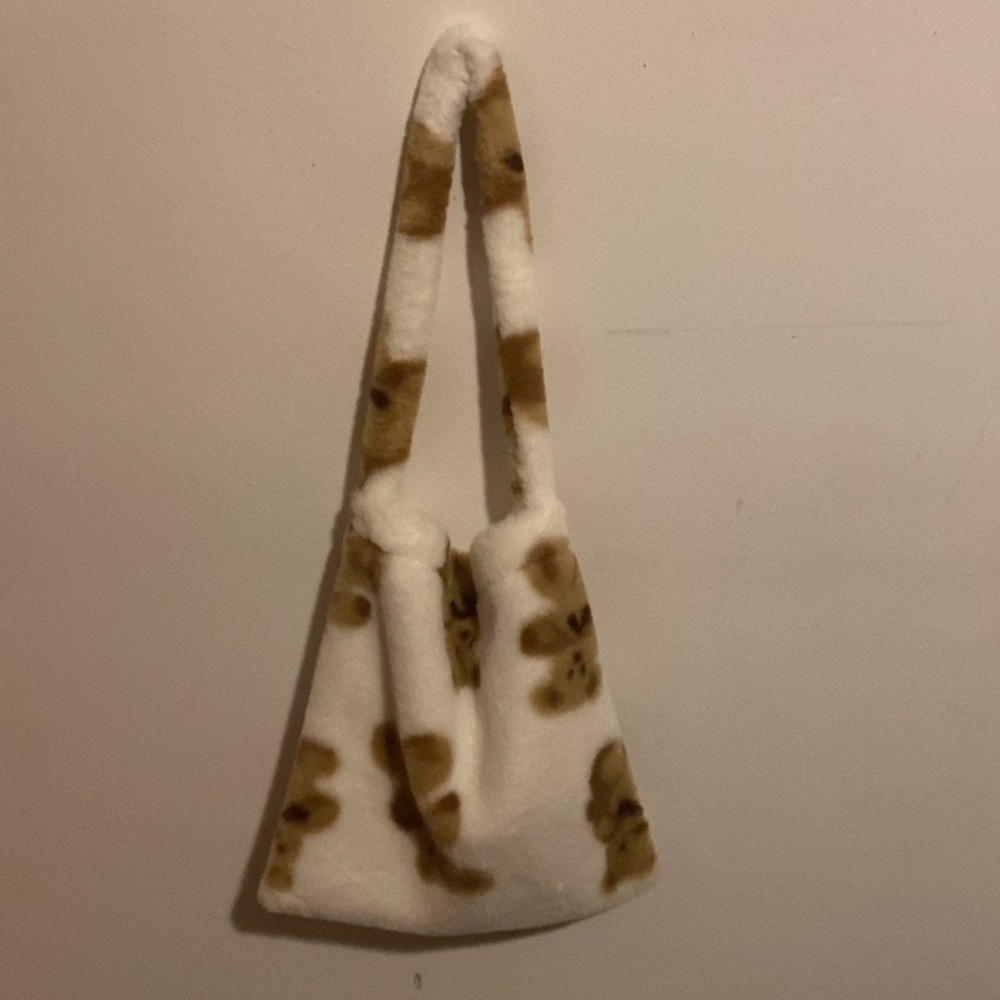 Tote bag from shein, white and has teddy bears as the design.